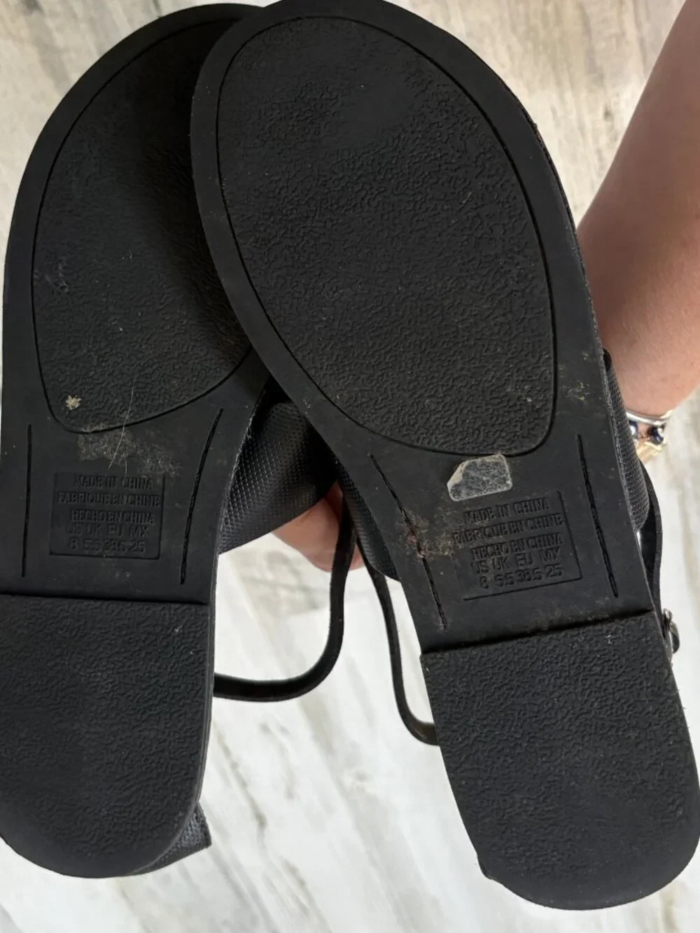 American Eagle Women's Size 8 Black Flat Sandals Ankle Strap Thong Faux Lthr